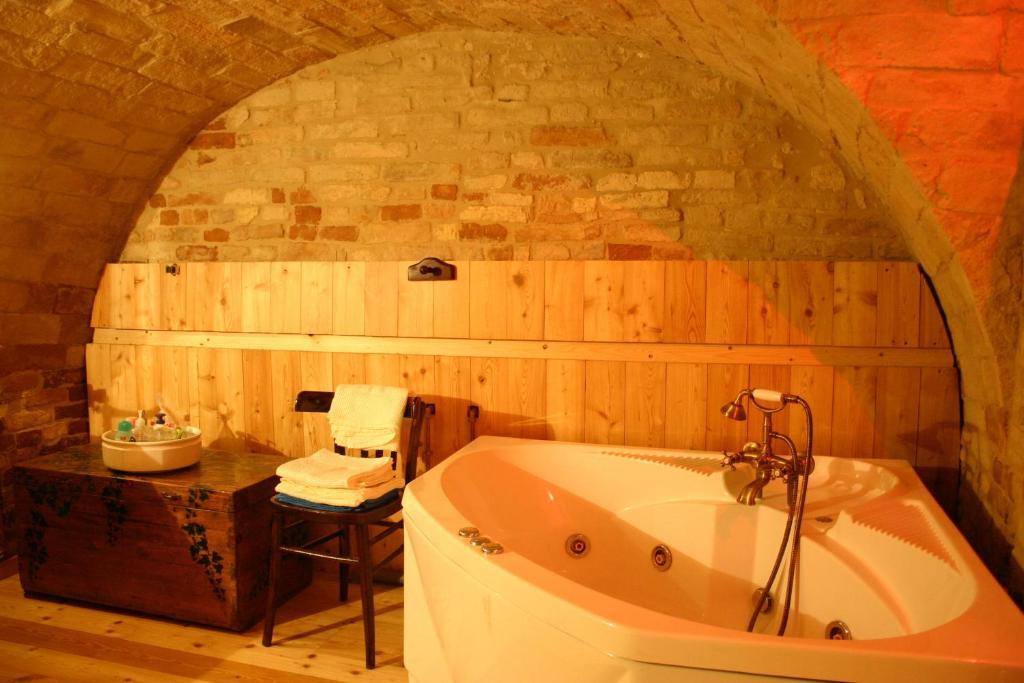 La Neviera Nel Pozzo Bed and Breakfast Offida Værelse billede